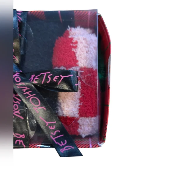 Betsey Johnson - NEW Set of 3 Plaid Checkered & Solid Warm Fuzzy Socks - Picture 4 of 4